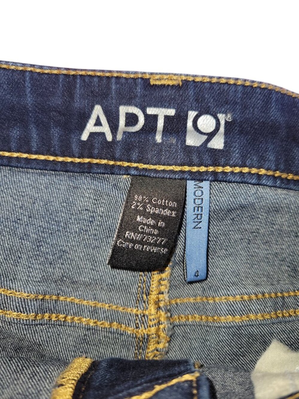 Apt. 9 Modern Roll Cuff Jean Shorts Women's Size 4 - Picture 4 of 7